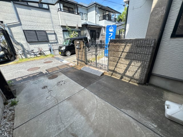 高石市西取石７丁　中古戸建の駐車場