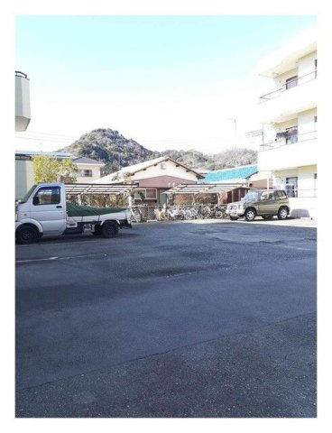 セントラルハイツＤの駐車場