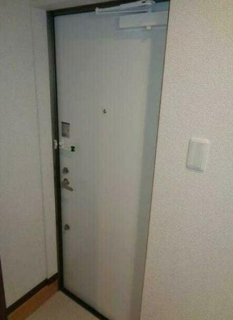 コンフォール一ノ割の玄関