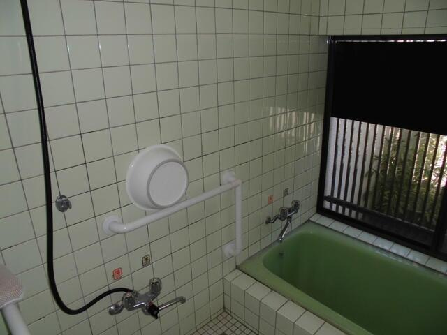 八代市古城町の中古一戸建の浴室