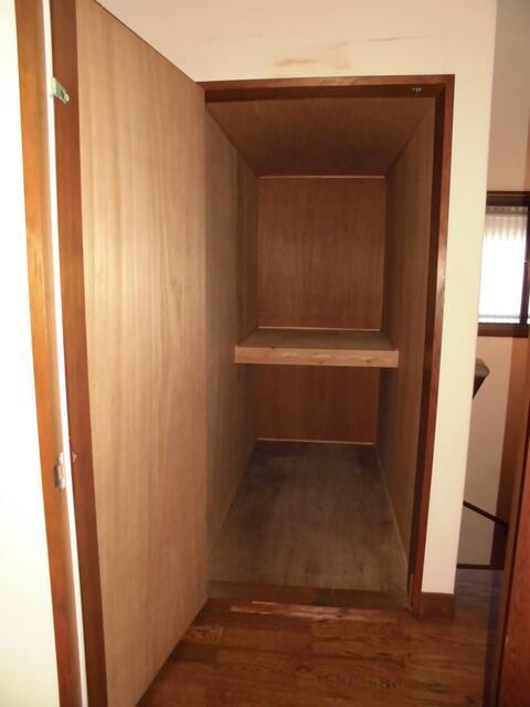 八代市古城町の中古一戸建の収納