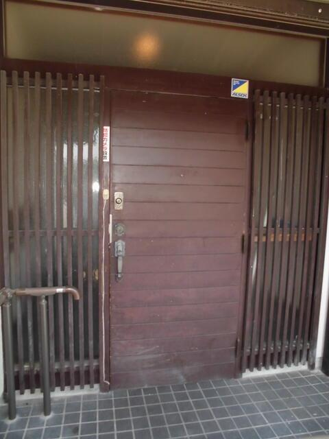 八代市古城町の中古一戸建の玄関