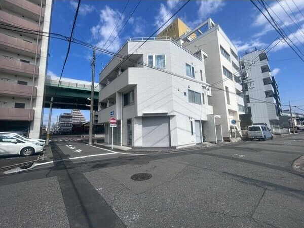 ライフワンビルの外観