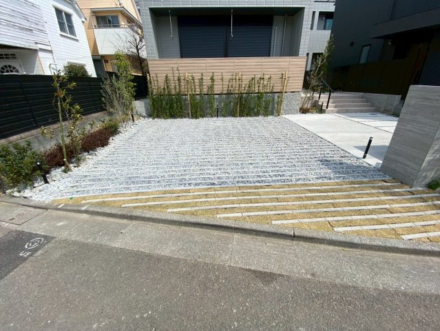 グレイスメゾン久我山の駐車場