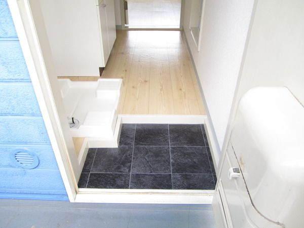 アネックスⅢの玄関|他部屋参考写真