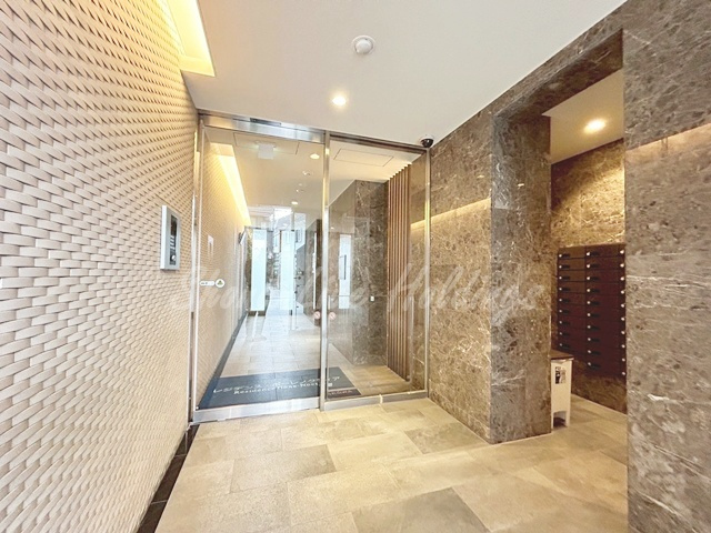 川崎市高津区溝口２丁目の賃貸マンションのエントランス