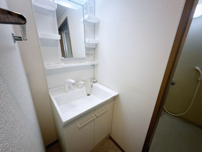 【独立洗面台】 | ルミエール湘南 | 朝の支度に嬉しい洗髪洗面化粧台※クリーニング前の写真です
