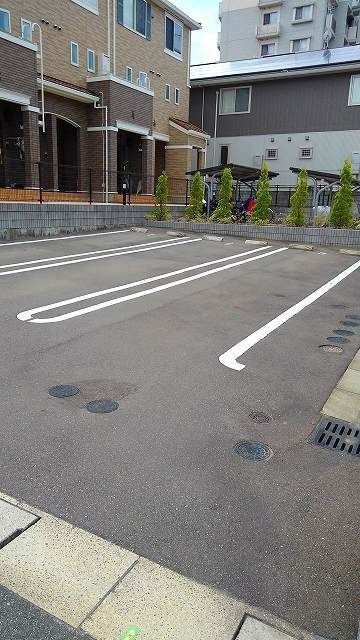 グランベル伊都Ａの駐車場