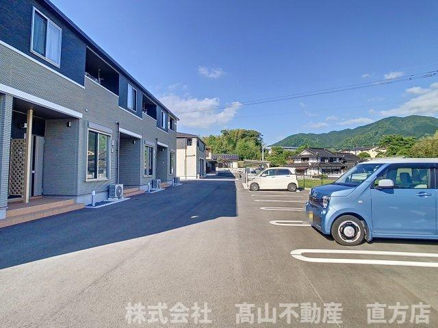 北九州市八幡西区馬場山緑のアパートの駐車場