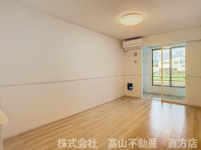 北九州市八幡西区馬場山緑のアパートの居間・リビング