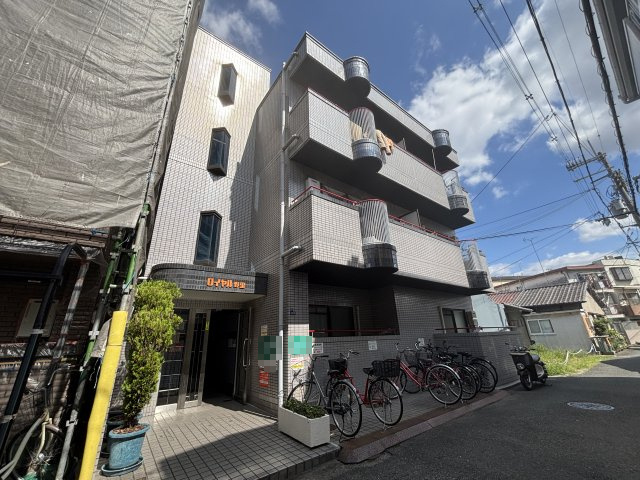 ロイヤル野里の外観