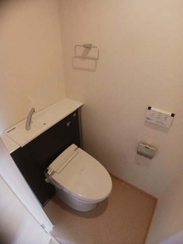 レジデンス西川のトイレ|清潔感のあるトイレです