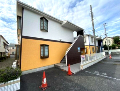 足立区北加平町のアパートのエントランス