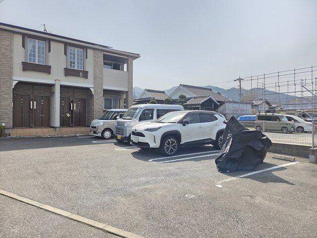 カ－サ・フォルトゥ－ナの駐車場