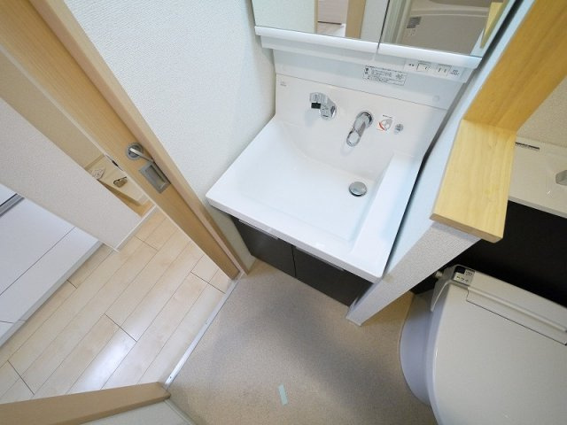 ベルオーブ　Ⅲの洗面所|明るい洗面所です