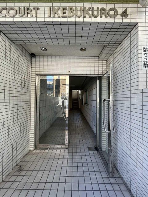 スカイコート池袋４のエントランス