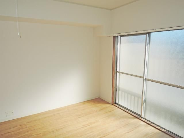 横浜市鶴見区生麦４丁目の賃貸マンションの居間・リビング