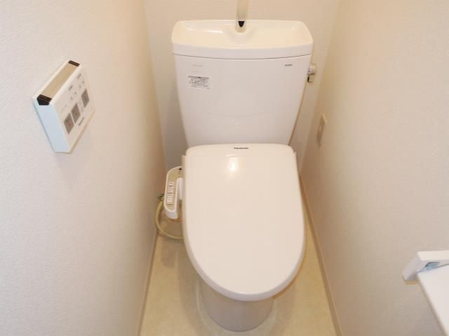 横浜市鶴見区生麦４丁目の賃貸マンションのトイレ