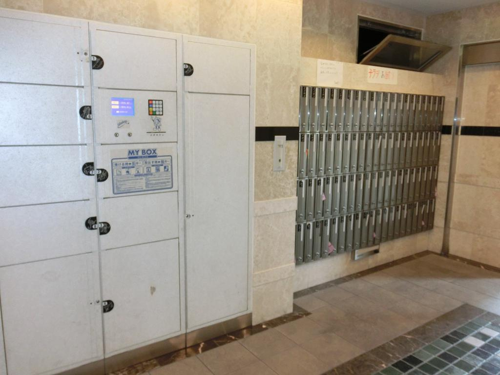 大阪市中央区松屋町の賃貸マンションのエントランス
