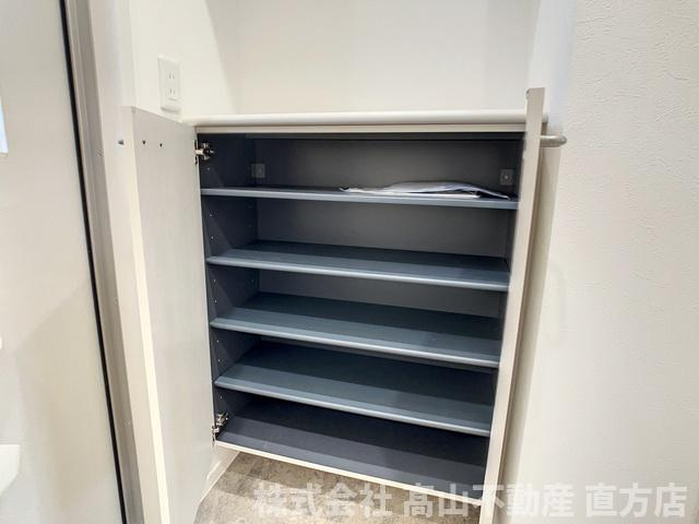 直方市大字頓野のアパートの玄関