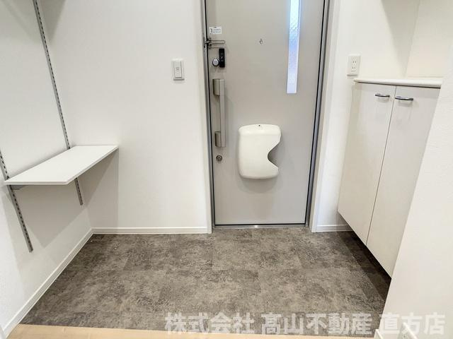 直方市大字頓野のアパートの玄関