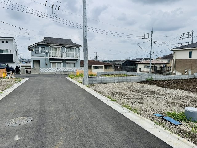 八王子市　小宮町　建築条件付き売地　４期の前面道路含む現地写真|～北西側5ｍ・北東側5ｍ道路に面しています～