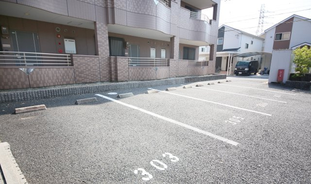 プリムローズの駐車場