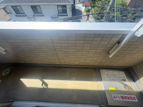エルスール江坂のバルコニー