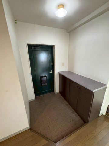 メイセイマンションの玄関