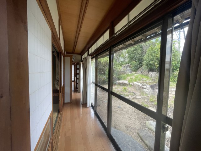 津山市上横野　中古住宅　平屋　5LDKの内装|広縁