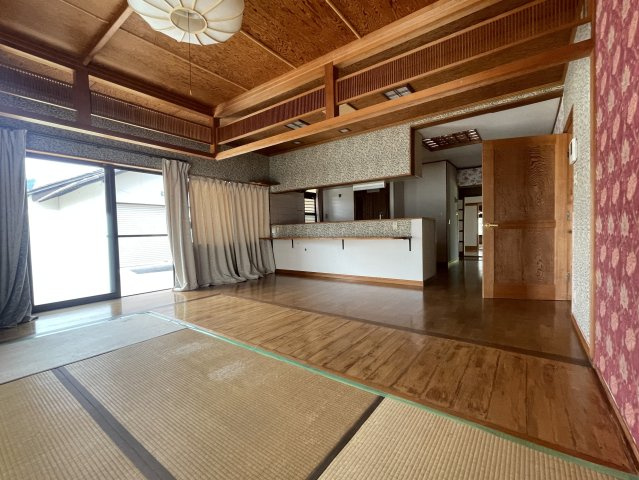 津山市上横野　中古住宅　平屋　5LDKの居間・リビング