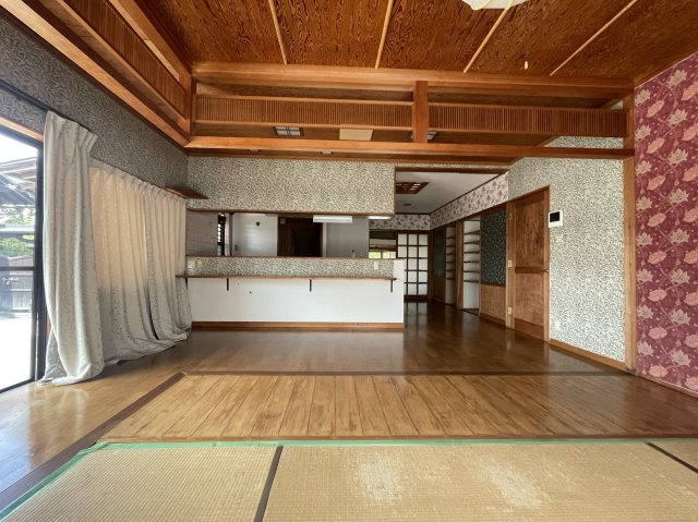 津山市上横野　中古住宅　平屋　5LDKの居間・リビング