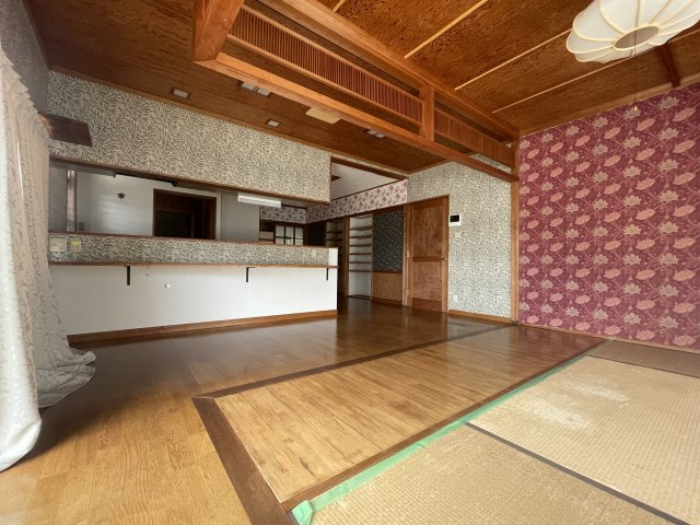 津山市上横野　中古住宅　平屋　5LDKの居間・リビング