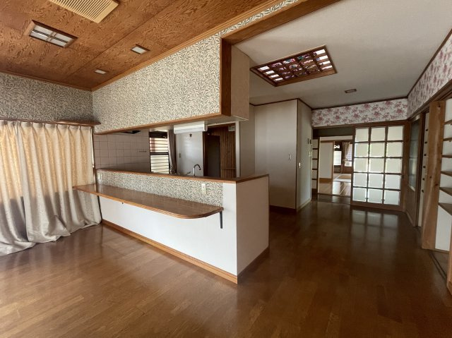 津山市上横野　中古住宅　平屋　5LDKの居間・リビング