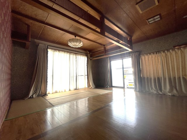 津山市上横野　中古住宅　平屋　5LDKの居間・リビング