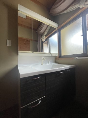 津山市上横野　中古住宅　平屋　5LDKの独立洗面台