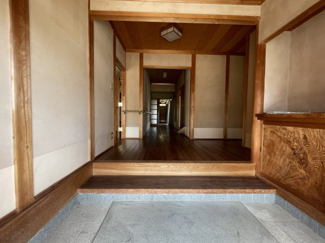 津山市上横野　中古住宅　平屋　5LDKの玄関