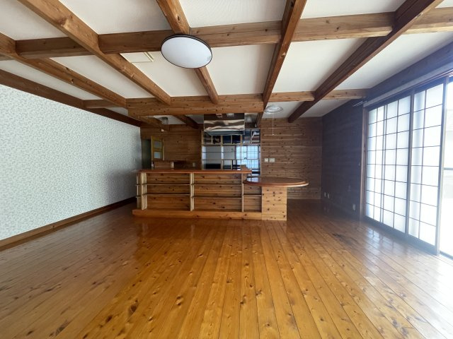 津山市上横野　中古住宅　平屋　5LDKの洋室|バースペース　15畳