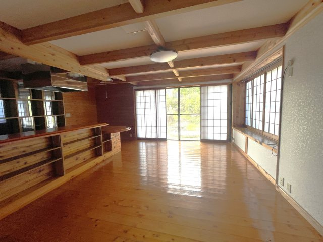 津山市上横野　中古住宅　平屋　5LDKの洋室|バースペース　15畳