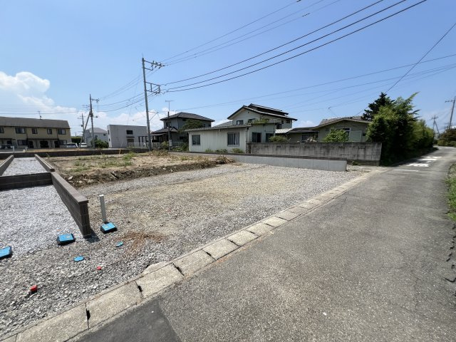 新築　藤岡市森第４　Livele Garden.S　１号棟の前面道路含む現地写真|北側接道幅員約3.5ｍ　南西接道幅員約2.8