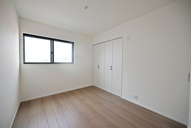 尼崎市西昆陽1丁目新築一戸建て│2LDK+2S+駐車1台可の収納|-3階納戸-
暮らしの変化に合わせて使い方を変えられる、便利な3階納戸。