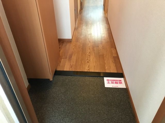 メゾングレース楠の玄関