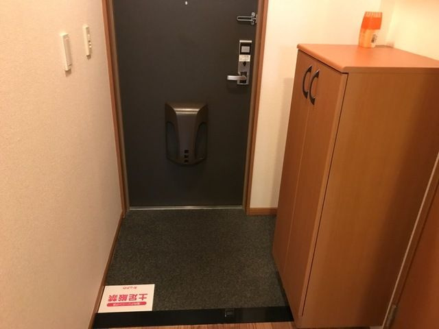 メゾングレース楠の玄関