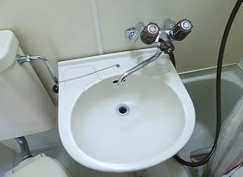 横浜市戸塚区戸塚町のアパートの洗面所