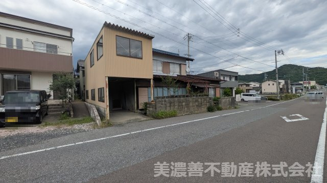 ６７１７０　岐阜市粟野西三丁目中古住宅の外観