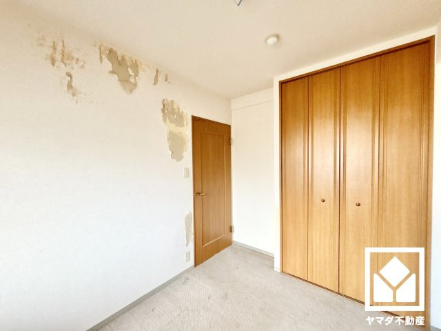 ヴェルビュ西宮北口の収納|約4.5帖の洋室です。お子様のお部屋などにも丁度良い広さ。独立したお部屋なのでプライベートな時間をゆったり過ごせそうです。