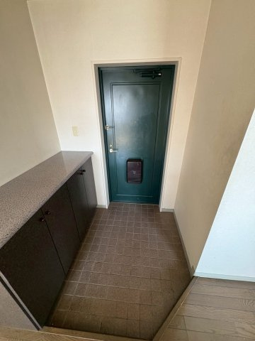 メイセイマンションの玄関
