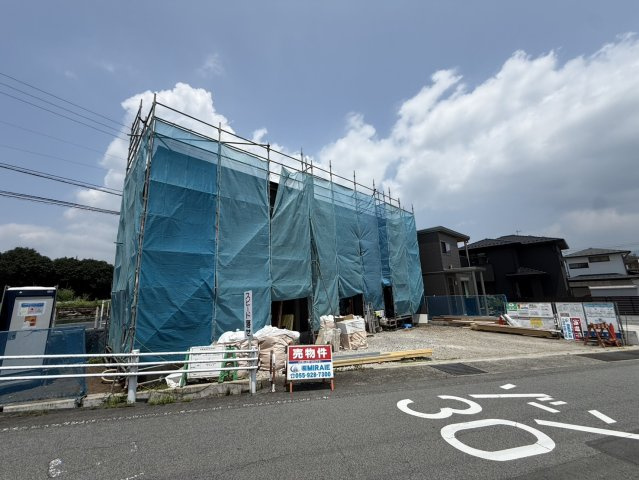 【前面道路含む現地写真】 | 御殿場市萩原　新築戸建て | 南西側前面道路は幅員8ｍ以上♪接道面も24ｍ以上と広く、陽当たりの良い立地です♪