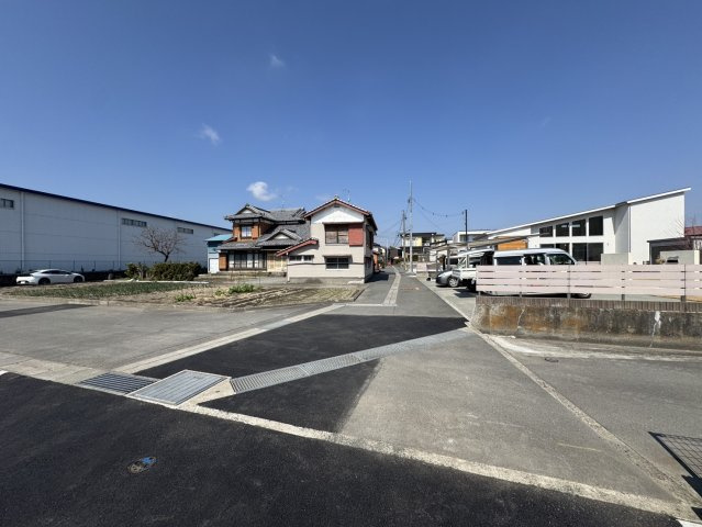 【前面道路含む現地写真】 | 富士市宮島　新築戸建て　全3区画　3号棟 | 落ち着いた住環境♪新規分譲地へ続く前面道路です♪