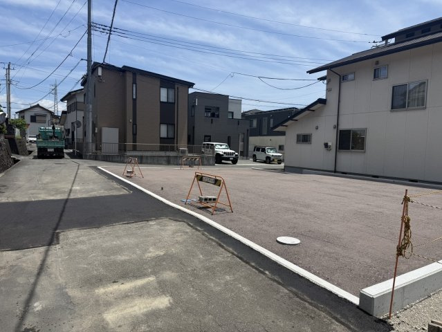 【前面道路含む現地写真】 | 富士市宇東川東町　限定1区画 | 東側と北側の前面道路はともに幅員４ｍ♪角地で開けた敷地です♪